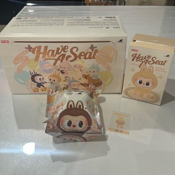 POP MART The Monsters Labubu Have A Seat Pendant - SISI - Picture 5 of 5